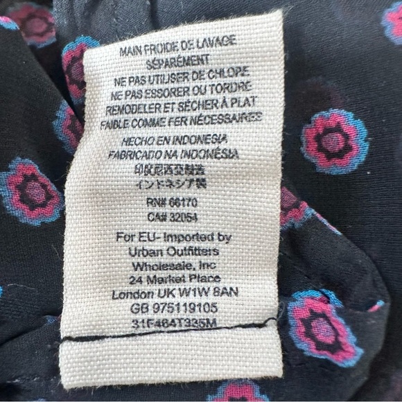 Free People Purple Black Easy Rider Floral
Paisley Button Up Blouse Size Small - Picture 16 of 16